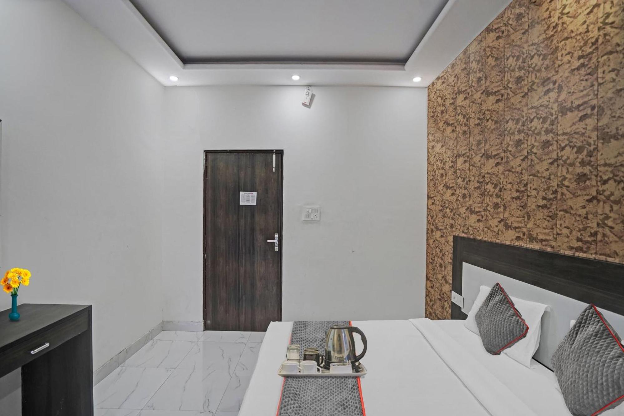 Collection O Rajvanshi Paradise Gurgaon Exteriör bild