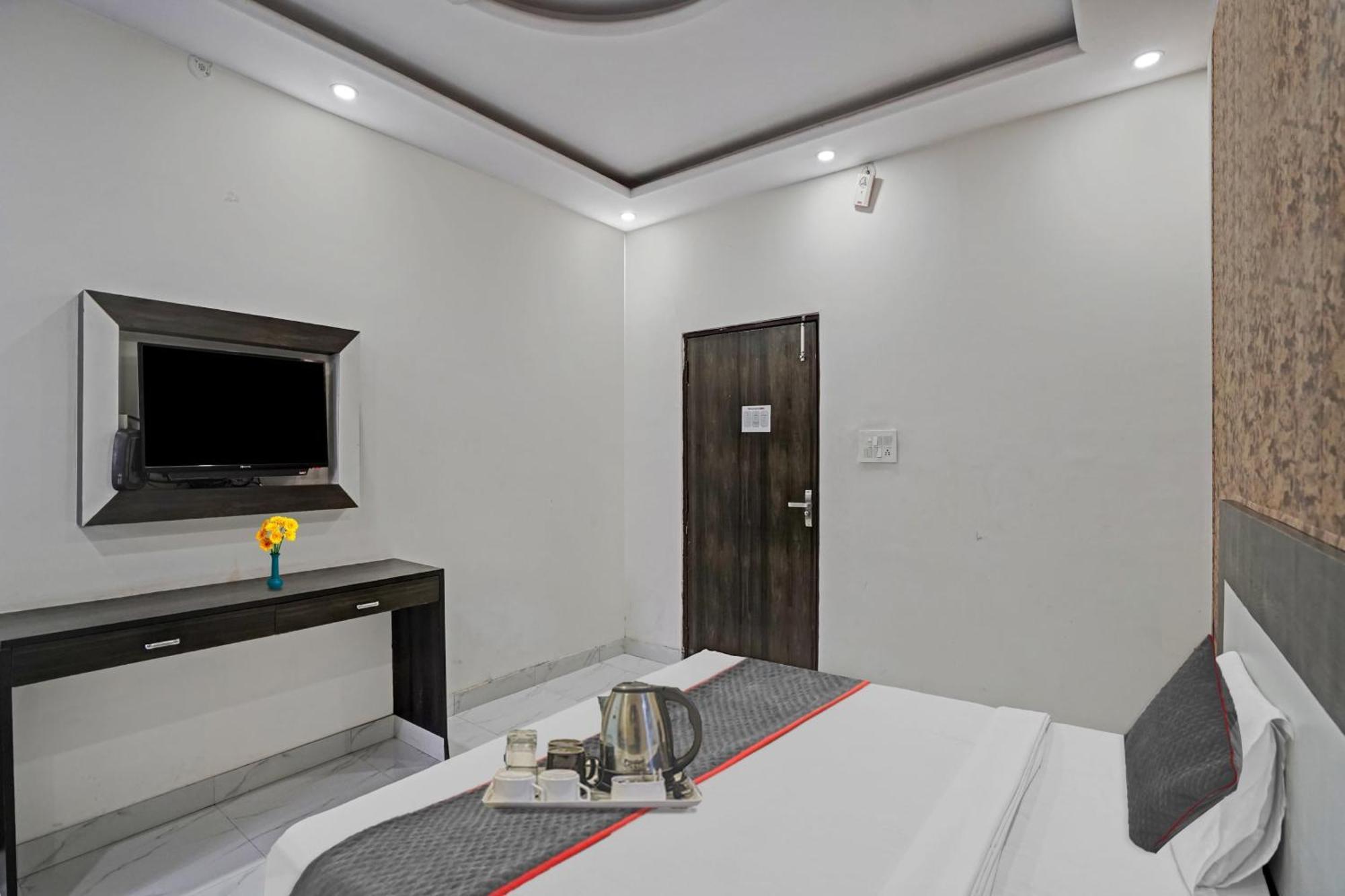 Collection O Rajvanshi Paradise Gurgaon Exteriör bild