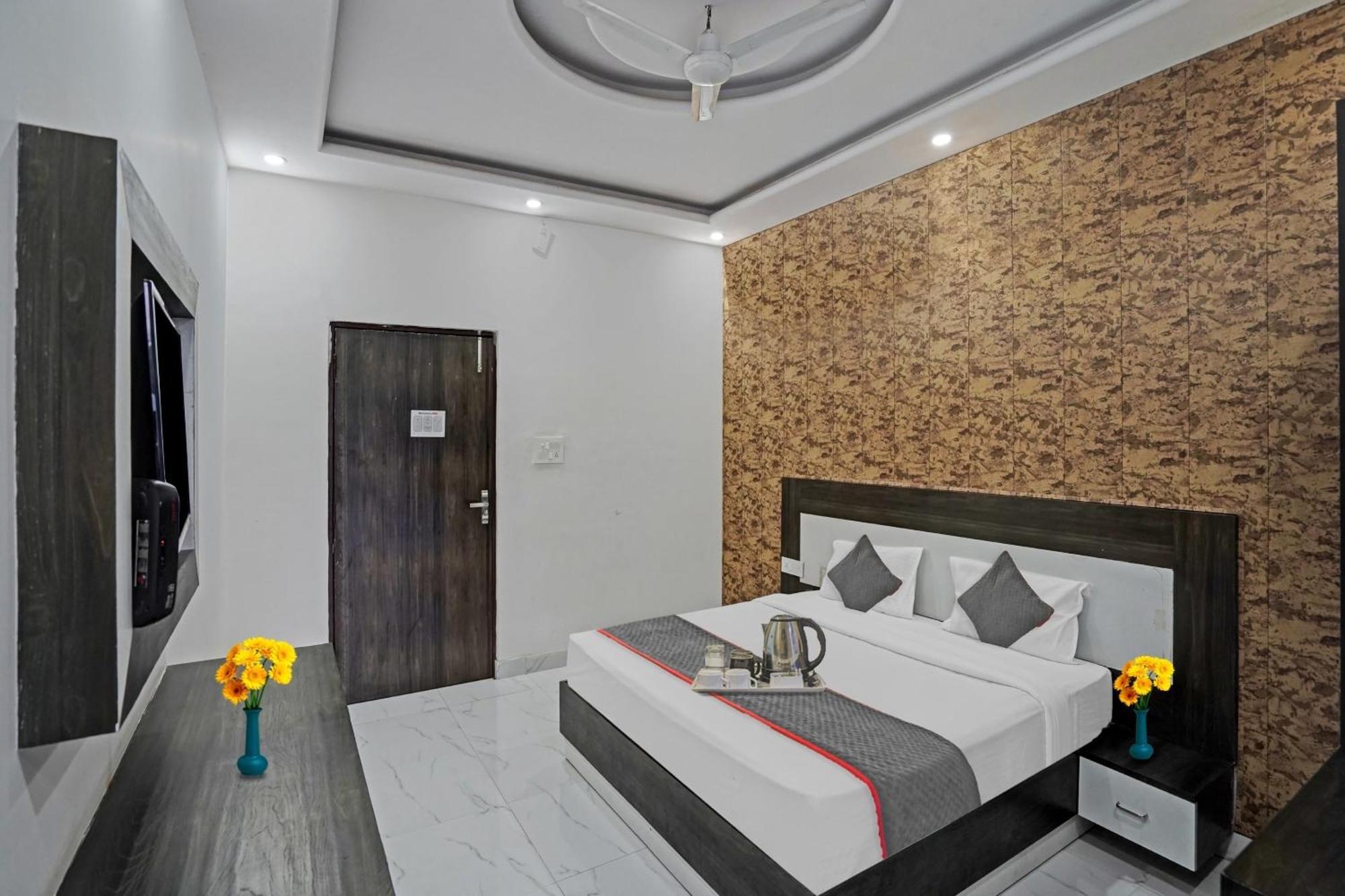 Collection O Rajvanshi Paradise Gurgaon Exteriör bild