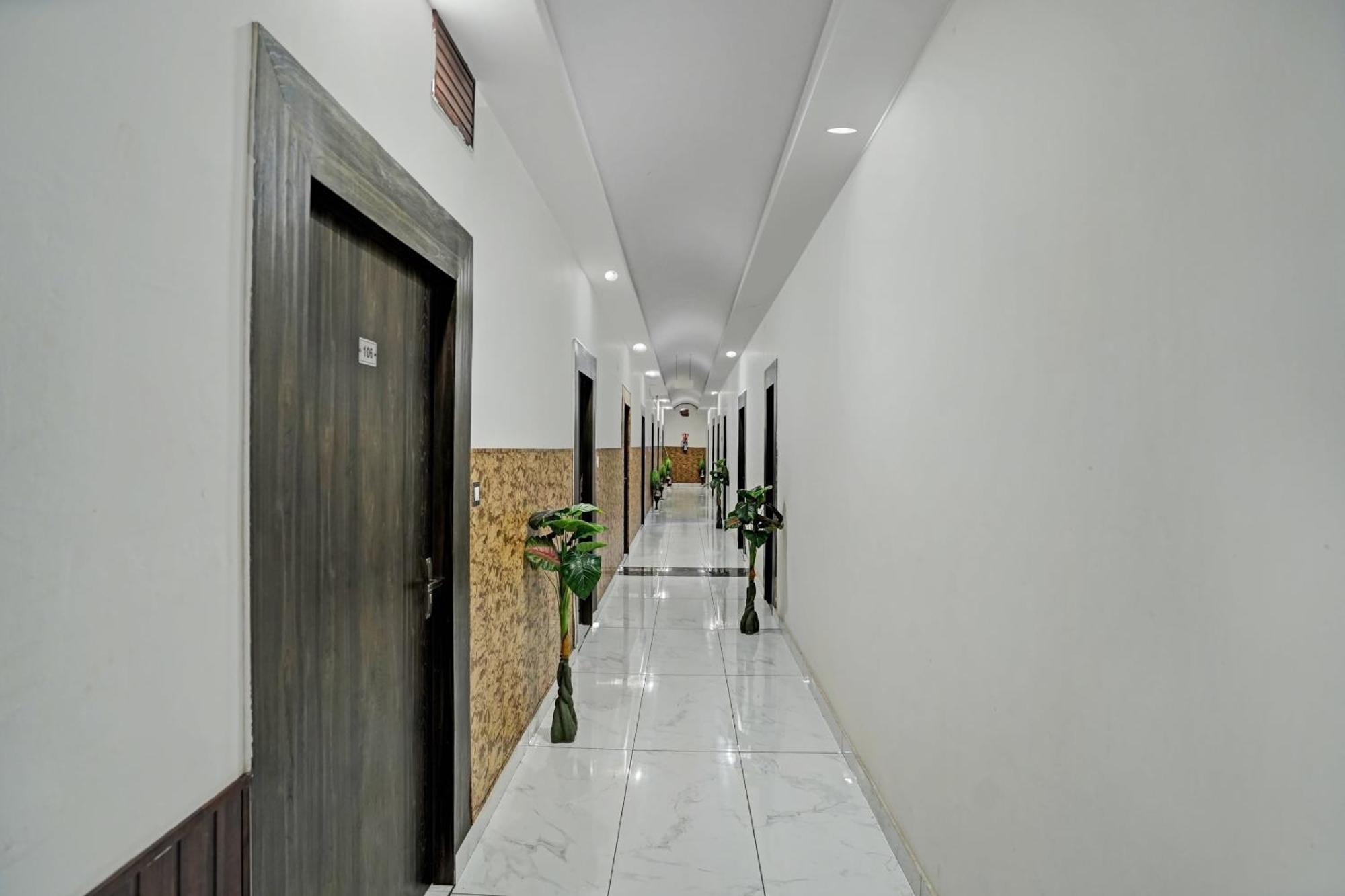 Collection O Rajvanshi Paradise Gurgaon Exteriör bild