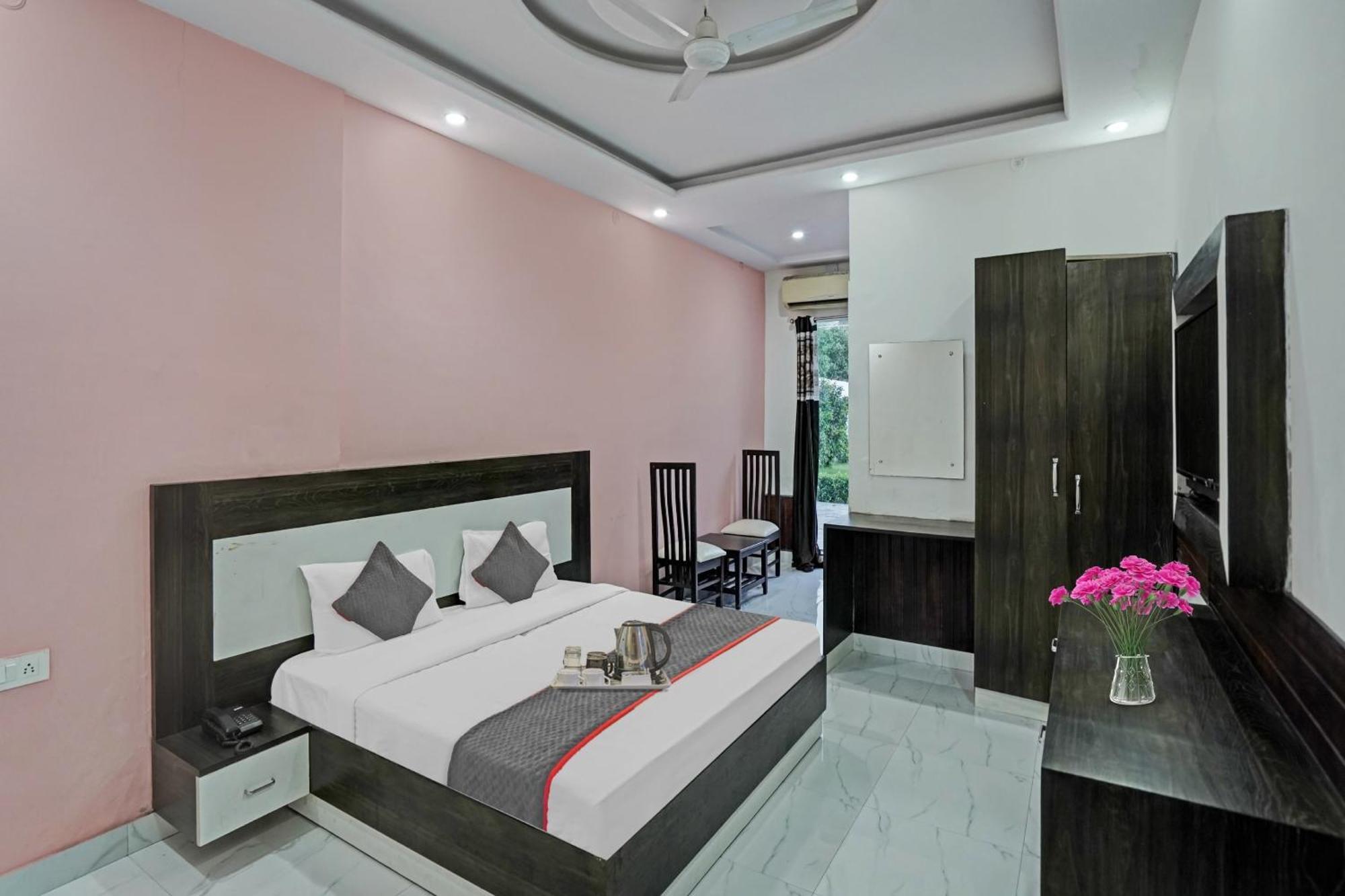 Collection O Rajvanshi Paradise Gurgaon Exteriör bild